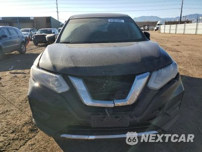 Piąte zdjęcie samochodu w środku: 2017 NISSAN ROGUE S VIN:JN8AT2MV0HW253264 - miniatura