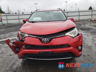 Piąte zdjęcie samochodu w środku: 2017 TOYOTA RAV4 XLE VIN:JTMRFREVXHJ129268 - miniatura