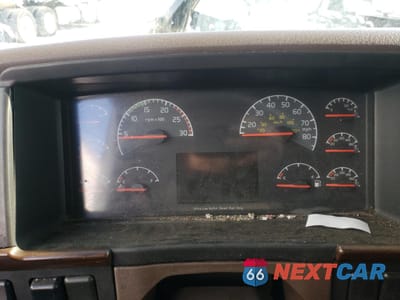 Zdjęcie 8 z 10 samochodu: 2017 VOLVO VN VNL VIN:4V4NC9EH9HN976250 - miniatura