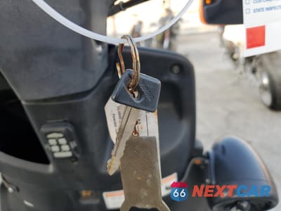 Zdjęcie 8 z 9 samochodu: 2004 YAMAHA YW50 AP ZUMA VIN:LPRSA20A34A402518 - miniatura