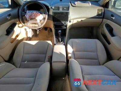 Zdjęcie 8 z 12 samochodu: 2003 HONDA ACCORD LX VIN:1HGCM55313A140267 - miniatura