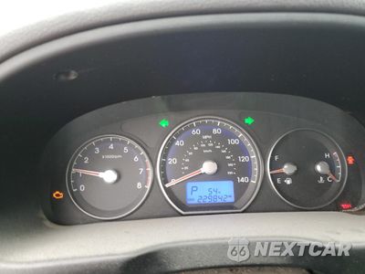 Zdjęcie 9 z 13 samochodu: 2010 HYUNDAI SANTA FE GLS VIN:5NMSG3AB3AH398246 - miniatura