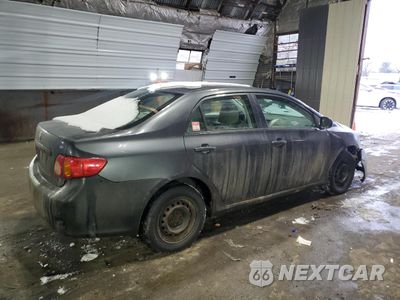 Trzecie zdjęcie samochodu z tyłu: 2010 TOYOTA COROLLA BASE VIN:1NXBU4EE5AZ173298 - miniatura