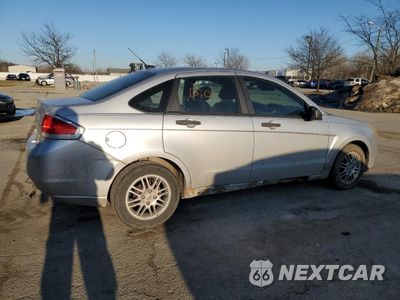 Trzecie zdjęcie samochodu z tyłu: 2010 FORD FOCUS SE VIN:1FAHP3FN5AW295538 - miniatura