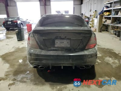 Zdjęcie 6 z 12 samochodu: 2012 MERCEDES-BENZ C 63 AMG VIN:WDDGF7HB6CA729331 - miniatura