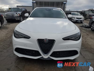 Piąte zdjęcie samochodu w środku: 2022 ALFA ROMEO GIULIA SUPER VIN:ZARFANBN2N7653138 - miniatura