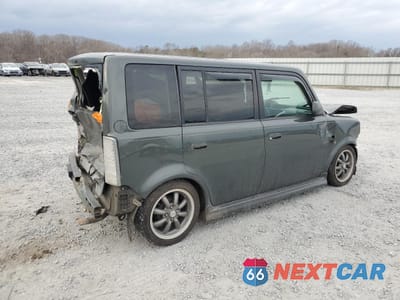 Trzecie zdjęcie samochodu z tyłu: 2005 TOYOTA SCION XB VIN:JTLKT324X50178625 - miniatura