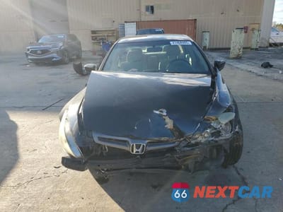 Piąte zdjęcie samochodu w środku: 2003 HONDA ACCORD LX VIN:1HGCM55313A140267 - miniatura