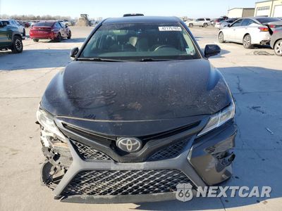 Piąte zdjęcie samochodu w środku: 2020 TOYOTA CAMRY SE VIN:4T1G11AK2LU946580 - miniatura