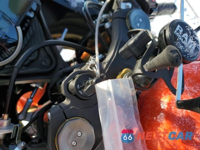 Zdjęcie 8 z 9 samochodu: 2022 SUZUKI GSX-R750 VIN:JS1GR7MA3N7101056 - miniatura