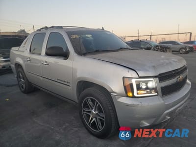 Czwarte zdjęcie samochodu z boku: 2011 CHEVROLET AVALANCHE LTZ VIN:3GNMCGE02BG305032 - miniatura