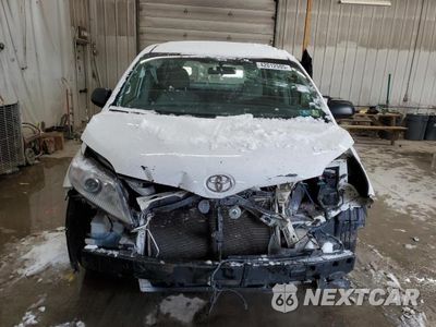 Piąte zdjęcie samochodu w środku: 2015 TOYOTA SIENNA VIN:5TDZK3DCXFS611487 - miniatura