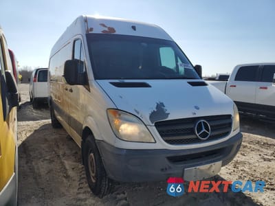 Czwarte zdjęcie samochodu z boku: 2013 MERCEDES-BENZ SPRINTER 2500 VIN:WD3PE8CC1D5804086 - miniatura