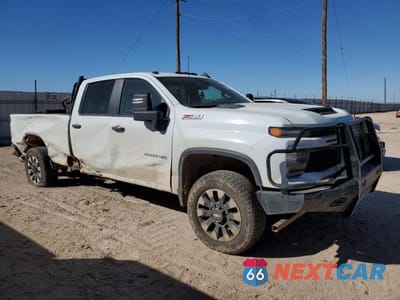 Czwarte zdjęcie samochodu z boku: 2024 CHEVROLET SILVERADO K2500 CUSTOM VIN:1GC4YMEY4RF180500 - miniatura