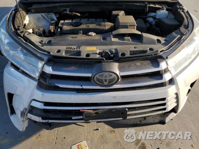 Zdjęcie 14 z 16 samochodu: 2019 TOYOTA HIGHLANDER LE VIN:5TDZARFH9KS045542 - miniatura