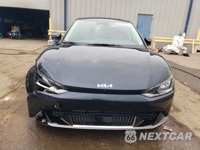 Piąte zdjęcie samochodu w środku: 2023 KIA EV6 LIGHT VIN:KNDC3DLC8P5092361 - miniatura