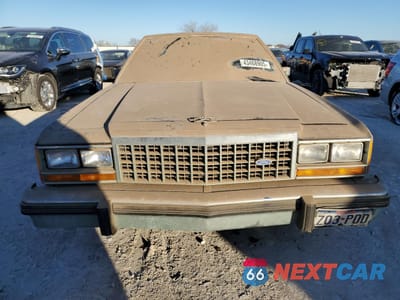 Piąte zdjęcie samochodu w środku: 1994 FORD CROWN VICTORIA LX VIN:2FALP74W2RX176598 - miniatura