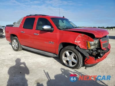 Czwarte zdjęcie samochodu z boku: 2011 CHEVROLET AVALANCHE LT VIN:3GNMCFE07BG121859 - miniatura