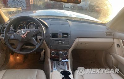 Zdjęcie 9 z 10 samochodu: 2011 MERCEDES-BENZ C 300 4MATIC VIN:WDDGF8BB2BR134538 - miniatura