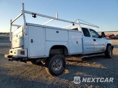 Trzecie zdjęcie samochodu z tyłu: 2005 CHEVROLET SILVERADO K2500 HEAVY DUTY VIN:1GCHK29225E239931 - miniatura