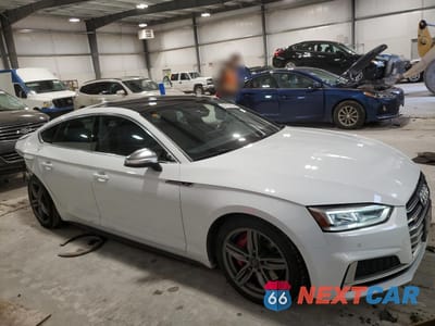 Czwarte zdjęcie samochodu z boku: 2019 AUDI S5 PREMIUM PLUS VIN:WAUB4CF5XKA075770 - miniatura