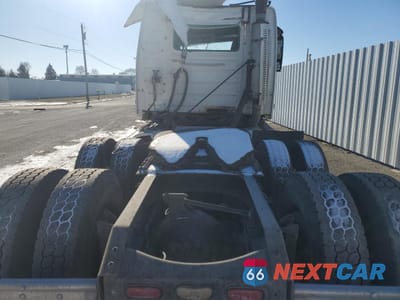 Zdjęcie 6 z 10 samochodu: 2006 VOLVO VN VNL VIN:4V4NC9GG56N418946 - miniatura