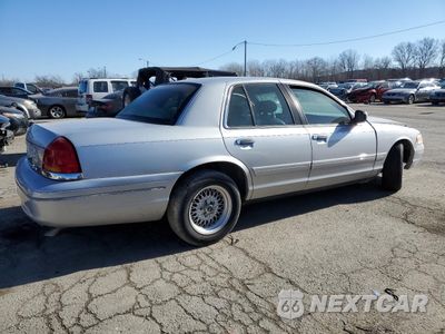 Trzecie zdjęcie samochodu z tyłu: 2002 FORD CROWN VICTORIA LX VIN:2FAFP74W72X147262 - miniatura