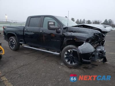 Czwarte zdjęcie samochodu z boku: 2020 CHEVROLET SILVERADO K2500 CUSTOM VIN:1GC4YME76LF287577 - miniatura