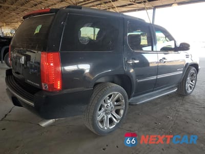 Trzecie zdjęcie samochodu z tyłu: 2011 CADILLAC ESCALADE VIN:1GYS4AEF1BR380734 - miniatura
