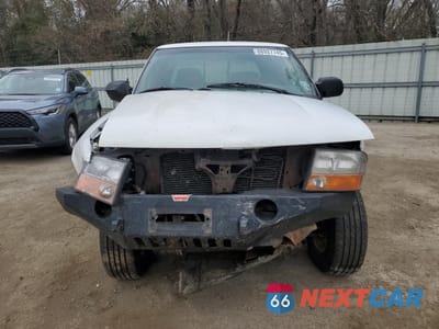 Piąte zdjęcie samochodu w środku: 2002 GMC SONOMA VIN:1GTDT13W22K197422 - miniatura