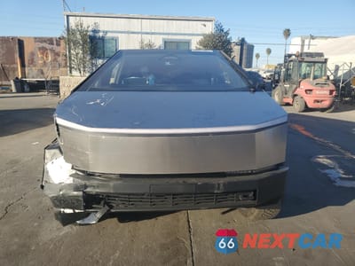 Piąte zdjęcie samochodu w środku: 2024 TESLA CYBERTRUCK VIN:7G2CEHED7RA035023 - miniatura