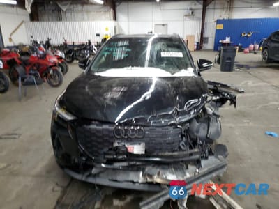 Piąte zdjęcie samochodu w środku: 2024 AUDI Q4 E-TRON PREMIUM PLUS VIN:WA1LUBFZ9RP037243 - miniatura