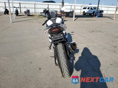 Czwarte zdjęcie samochodu z boku: 2019 YAMAHA YZFR3 A VIN:MH3RH18Y9KK001124 - miniatura