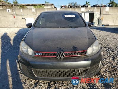 Piąte zdjęcie samochodu w środku: 2011 VOLKSWAGEN GTI VIN:WVWGV7AJ2BW261887 - miniatura