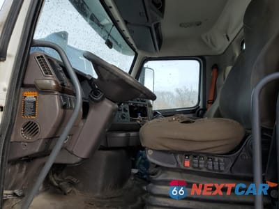 Piąte zdjęcie samochodu w środku: 2015 VOLVO VN VNL VIN:4V4NC9EH1FN921059 - miniatura