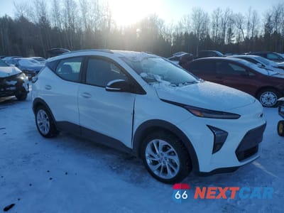 Czwarte zdjęcie samochodu z boku: 2023 CHEVROLET BOLT EUV LT VIN:1G1FY6S06P4161371 - miniatura