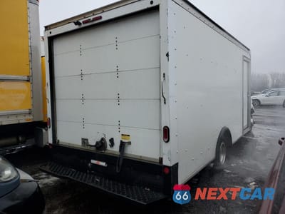 Trzecie zdjęcie samochodu z tyłu: 2021 FORD ECONOLINE E350 SUPER DUTY CUTAWAY VAN VIN:1FDWE3FK9MDC37215 - miniatura