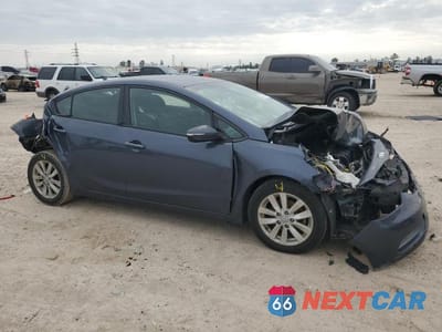 Czwarte zdjęcie samochodu z boku: 2015 KIA FORTE LX VIN:KNAFX4A68F5417150 - miniatura