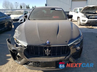 Piąte zdjęcie samochodu w środku: 2021 MASERATI LEVANTE S SPORT VIN:ZN661YUS3MX370890 - miniatura