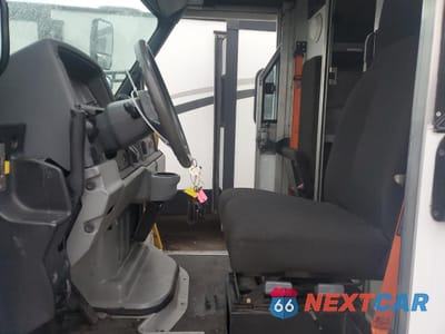 Zdjęcie 7 z 13 samochodu: 2013 ISUZU NPR VIN:JALB4T172D7W00797 - miniatura