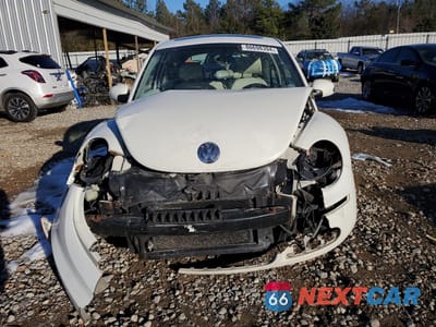 Piąte zdjęcie samochodu w środku: 2008 VOLKSWAGEN NEW BEETLE TRIPLE WHITE VIN:3VWFW31C68M524651 - miniatura