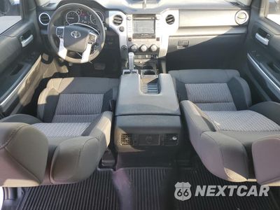 Zdjęcie 8 z 13 samochodu: 2017 TOYOTA TUNDRA CREWMAX SR5 VIN:5TFDW5F11HX620291 - miniatura