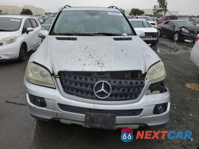 Piąte zdjęcie samochodu w środku: 2004 MERCEDES-BENZ ML 350 VIN:4JGBB86E76A113754 - miniatura