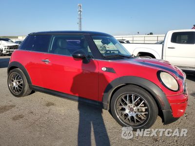 Czwarte zdjęcie samochodu z boku: 2010 MINI COOPER VIN:WMWMF3C54ATZ64932 - miniatura