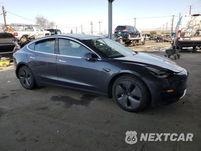 Czwarte zdjęcie samochodu z boku: 2019 TESLA MODEL 3 VIN:5YJ3E1EB4KF482314 - miniatura