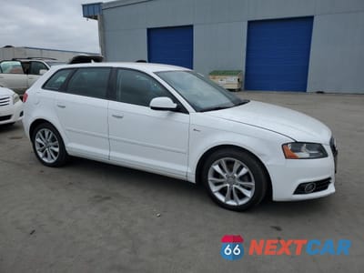 Czwarte zdjęcie samochodu z boku: 2013 AUDI A3 PREMIUM VIN:WAUBJAFM0DA003886 - miniatura