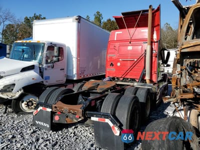 Czwarte zdjęcie samochodu z boku: 2015 VOLVO VN VNL VIN:4V4NC9EHXFN184797 - miniatura