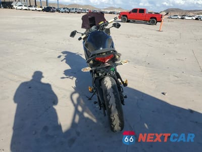 Czwarte zdjęcie samochodu z boku: 2015 KAWASAKI EX650 E VIN:JKAEXEE11FDA18151 - miniatura