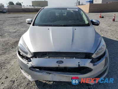 Piąte zdjęcie samochodu w środku: 2016 FORD FOCUS SE VIN:1FADP3F27GL286497 - miniatura