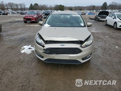 Piąte zdjęcie samochodu w środku: 2018 FORD FOCUS SE VIN:1FADP3FE4JL200712 - miniatura